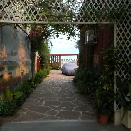 Casa Con Jardin Frente Playa De Holiday home Burriana
